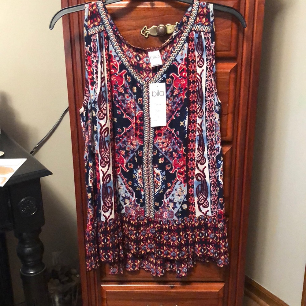 Ladies print sleeveless top with peplum